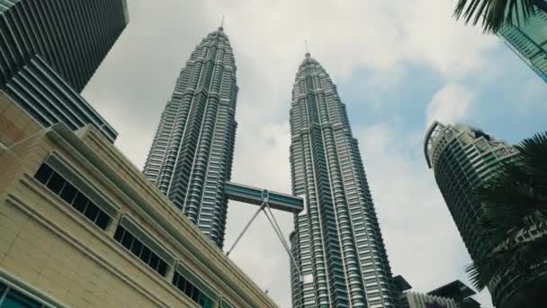 Kuala Lumpur Malasia Enero 2024 Petronas Twin Towers Ground Buildings — Vídeos de Stock