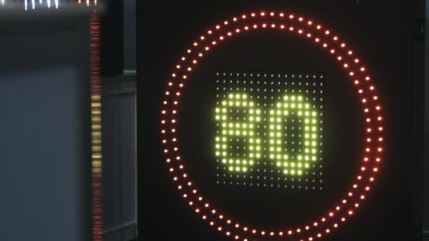 Hız Kontrol Sistemi Yakın Çekim Araba Hızı Tarayıcısı Yol Güvenliği — Stok video