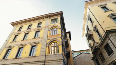 Duvarları Güzel Boyalı Muhteşem Eski Bina. Güzel Boyama. Turistik bir yer. Seyahat ve Turizm Konsepti