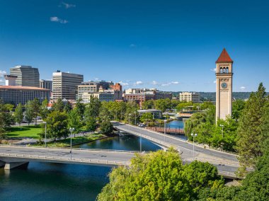 Spokane River tarihi Washington saat kulesi yaz günü