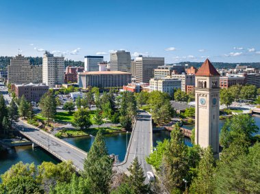 Spokane River tarihi Washington saat kulesi yaz günü