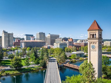 Spokane River tarihi Washington saat kulesi yaz günü