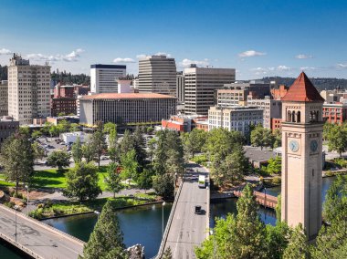 Spokane River tarihi Washington saat kulesi yaz günü