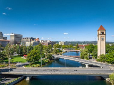 Spokane River tarihi Washington saat kulesi yaz günü