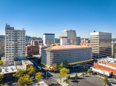 Spokane Washington şehir merkezinde merkez binaların kesiştiği yerde.