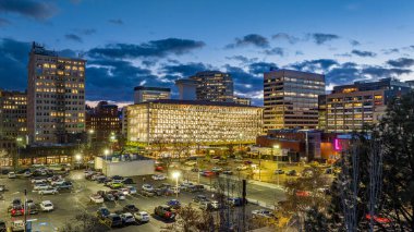 Spokane gün batımı şehir merkezi kule ana cadde gece alacakaranlığı