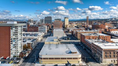 Spokane şehir merkezi manzaralı ana cadde kenti.