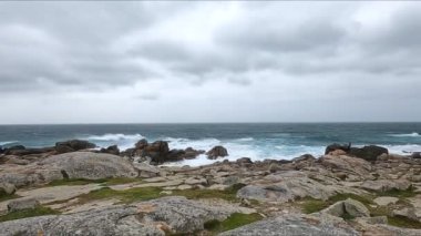 İspanya kıyılarındaki deniz feneri.