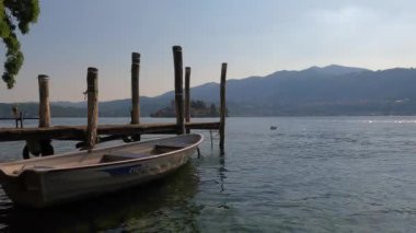 Orta gölde tekneler