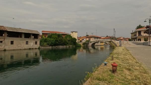 Stary Most Przez Rzekę — Wideo stockowe