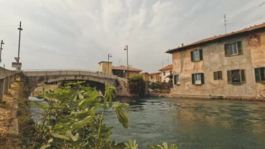 Ticino nehri üzerindeki köprü.