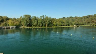 İtalya 'nın kuzeyinde Ticino Nehri