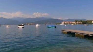 Isola Bella ile Maggiore Gölü manzarası