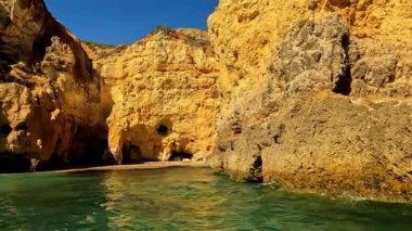 Algarve 'de uçurum ve deniz