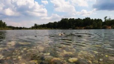 Nehrin yüzeyinden görünen panorama