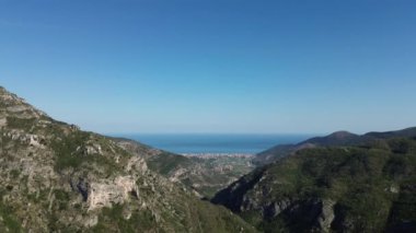 Ligurian iç bölgelerinde insansız hava aracı ile hava görüntüsü