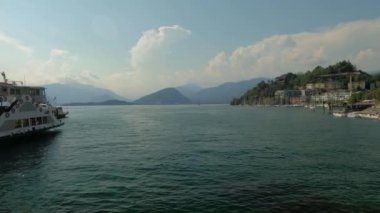 Laveno 'dan Maggiore Gölü' ne giden feribot yolcu taşımacılığı için.