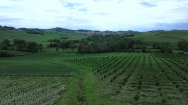 Grazzano Badoglio 'da insansız hava aracı ile panoramik manzara