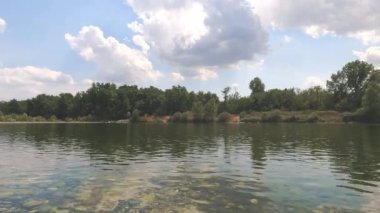 Bankadan Ticino nehrinin yansımaları