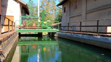 Demir köprüye kapatıldı.