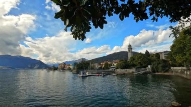 Pallanza belediye bahçesinden Maggiore Gölü manzarası