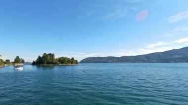 Pallanza yakınlarındaki Verbano Gölü panoramik manzarası
