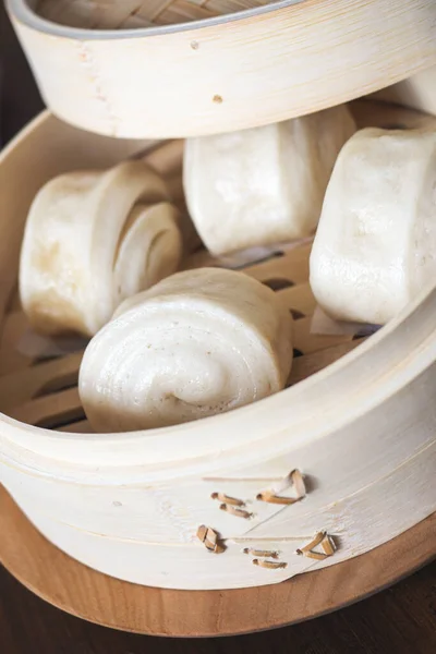Dampf Gekocht Traditionelles Chinesisches Brot Einem Bambuskorbtopf Stockfoto