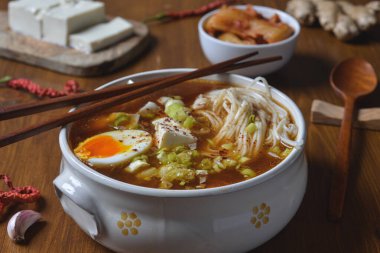 Kimchi Kore Ramen çorbası Sundubu jjigae