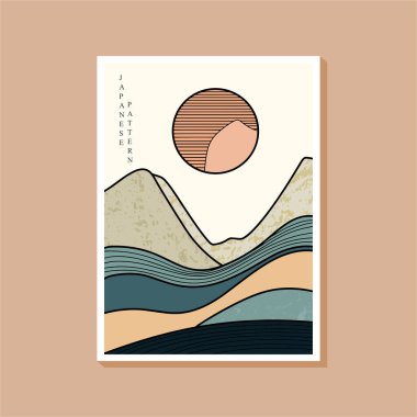 Ağaçlı stilize dağ manzarası ve sıcak tonlarda batan güneş huzurlu bir atmosfer yaratıyor.