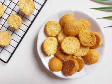 Simitler ya da Roti Bagelen. Margarin ya da tereyağlı ekmekten yapılır, sonra da pişirilerek kurutulur. Purworejo 'dan otantik aperatif, merkez java, Endonezya