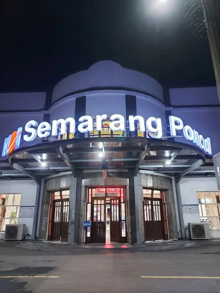 Semarang Indonesia Nov 2022 Semarang Poncol Building 它是江苏省济南市的火车站之一 在漆黑的夜空中 — 图库照片