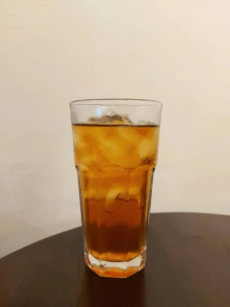Παγωμένο Τσάι Στο Ποτήρι Φρέσκα Και Κρύα — Φωτογραφία Αρχείου
