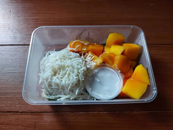 Mangoklebriger Reis Thailand Traditionelles Streetfood Abgerundet Mit Kokosmilch Und Käse — Stockfoto