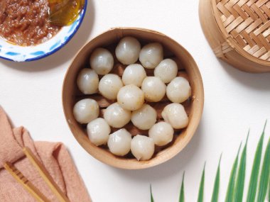 Cilok. Endonezya usulü bir mantı. Tapyoka nişastasından yapılmış. Endonezya 'dan gelen bir Sundaneses.