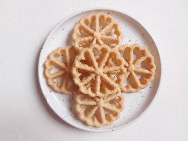 Kue kembang goyangorkuih loyang. Bu bir Endonezya mutfağı ve Malezya mutfağı Betawi mutfağı ve Malezya mutfağı ile ilişkili geleneksel çerez veya kuih..