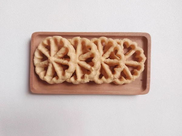 Kue kembang goyangorkuih loyang. Bu bir Endonezya mutfağı ve Malezya mutfağı Betawi mutfağı ve Malezya mutfağı ile ilişkili geleneksel çerez veya kuih..