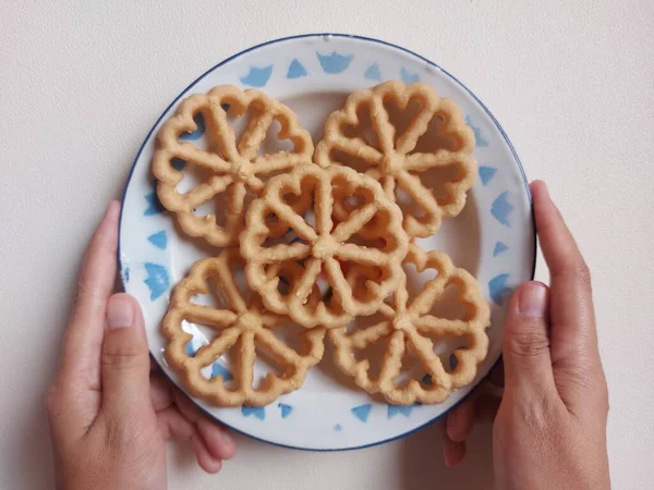 Kue kembang goyangorkuih loyang. Bu bir Endonezya mutfağı ve Malezya mutfağı Betawi mutfağı ve Malezya mutfağı ile ilişkili geleneksel çerez veya kuih..