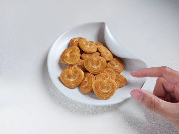 Servi Petit Cœur Forme Sucre Saupoudrer Biscuits Sur Une Assiette — Photo