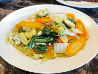 Capcai veya capcay. Tipik bir Çin-Endonezya yemeğinin adıdır. Kaynatma veya kızartma ile pişirilen birçok sebze çeşididir.. 