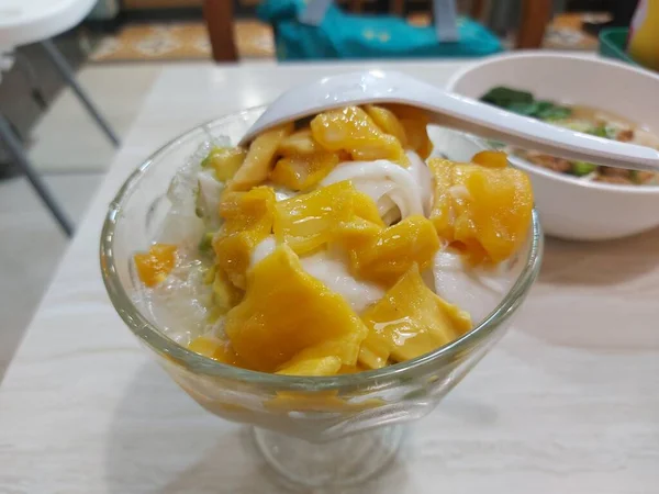 Kassör Det Traditional Dessert Från Indonesien Tillverkad Avokado Kokos Och — Stockfoto