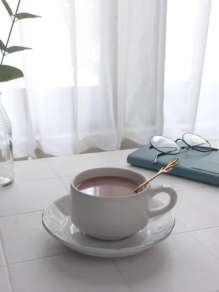 Eine Tasse Heiße Schokolade Morgenaktivitätskonzept Lichtstimmungsfotografie — Stockfoto