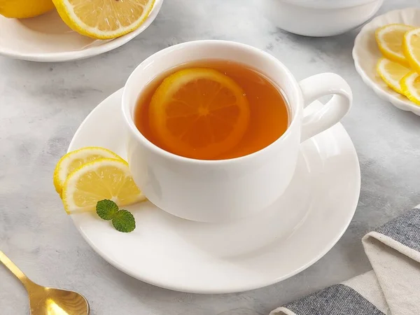 Ένα Φλιτζάνι Ζεστό Τσάι Λεμόνι Μεμονωμένο Φόντο Λευκό Φωτογραφία Αρχείου