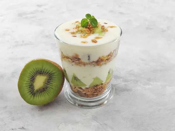 Kiwi Parfait Dessert Consist Granola Kiwi Yoghurt Served Glass — Stock Photo, Image