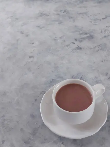 Bir Fincan Çikolatalı Süt Izole Edilmiş Minimalist Estetik Fotoğraf Konsepti — Stok fotoğraf