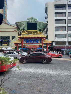 Kuala lumpur, Malezya-Ağustos 12 2023: Jalan taç yapraklı ya da taç yapraklı cadde. Çin Mahallesi, Kuala Lumpur, Malezya.