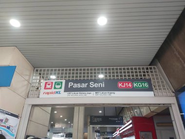 Kuala lumpur, Malezya-Ağustos 12 2023: pasar seni durağı. Kuala Lumpurthat 'de Kelana Jaya LineKJLand tarafından sunulan entegre bir hızlı ulaşım istasyonu. Kajang LineKGL 