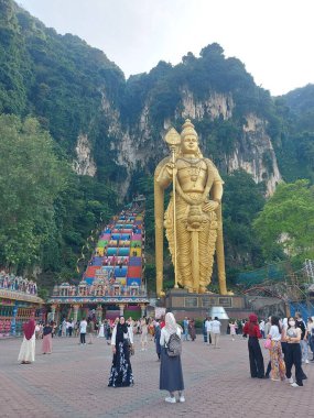 Batu mağaraları, Malezya-Ağustos 12 2023: Batu Mağaraları veya Pattumalai. Gombak, Selangor, Malezya 'da bir dizi mağara ve mağara tapınağı olan bir çeşit karstır.. 