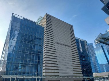 Singapur, Singapur-Ağustos 10 2023 Fullerton Hotel Singapur. Singapur Nehri 'nin ağzının yakınında Singapur' un merkezi Coretown of the Central Area, Singapur 'da lüks bir otel.