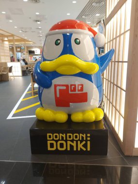 Changi, Singapur-Ağustos 10 Ağustos 2023: Don Donki ya da Don Kişot. Japonların en büyük indirimli mağaza zinciri Singapur 'da.