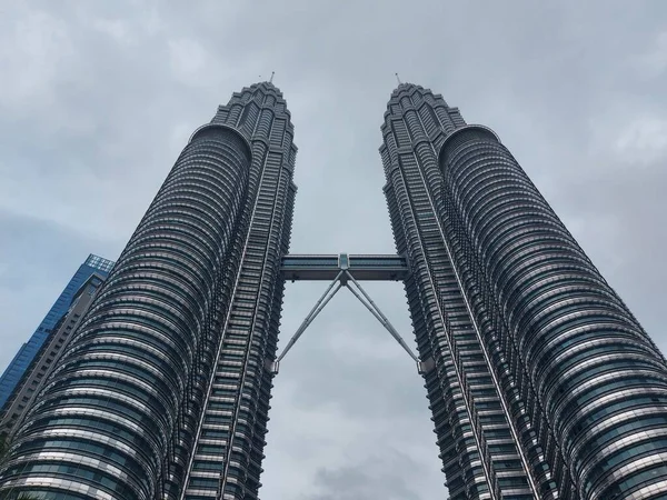 Kuala Lumpur Malezja Sierpień 2023 Petronas Towersor Menara Berkembar Petronosal — Zdjęcie stockowe